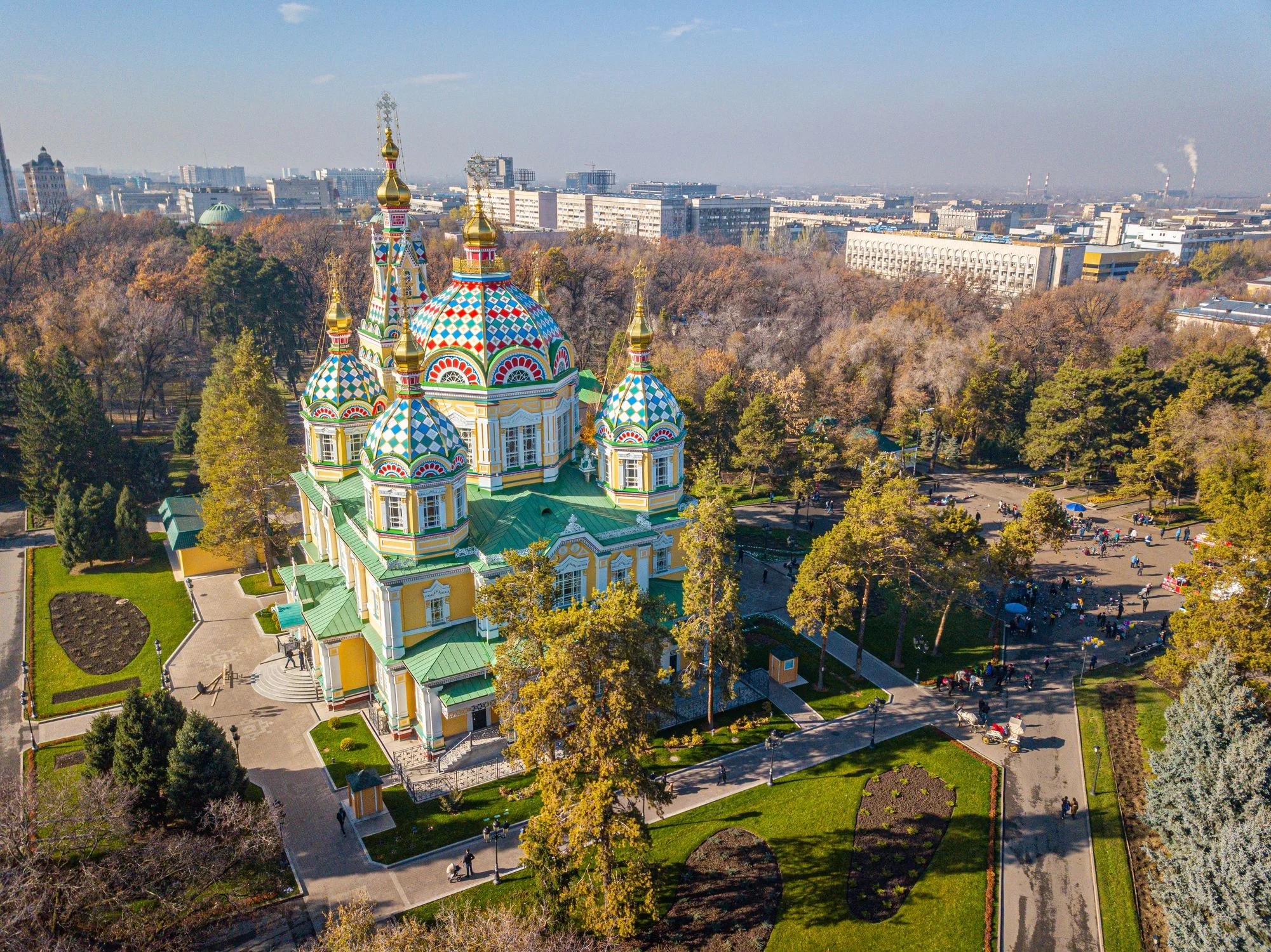 Вознесенский собор в парке 28 гвардейцев-панфиловцев, деревянная колокольня высотой 54 метра.