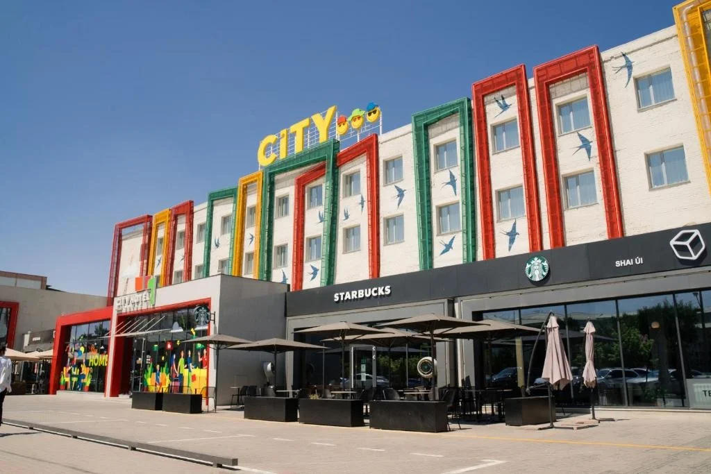 Фасад City Hotel Shymkent на проспекте Республики